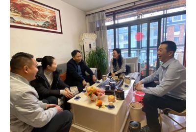 冬日走访送温情新春慰问暖人心——青岛经济职业学校开展春节前走访慰问教师活动