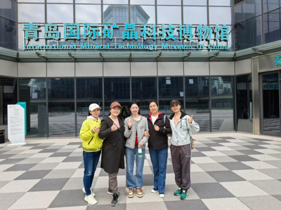 矿晶馆里的镜头探宝之旅——青岛经济职业学校老年教育课