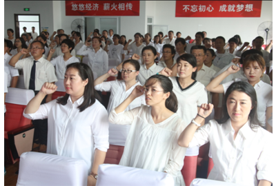 金秋硕果满枝头，丰年欢聚续华章——青岛经济职业学校隆重举行教师节庆祝表彰大会