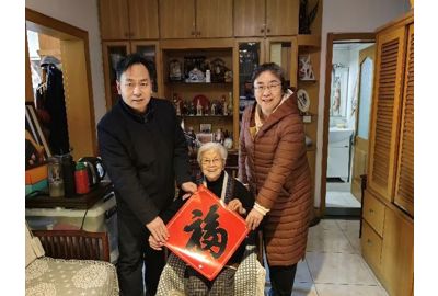 青岛经济职业学校开展2024年春节走访慰问离退休老干部活动