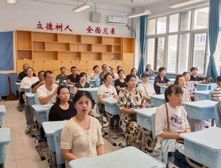 25级3班-从前往后拍，带所有家长正面照