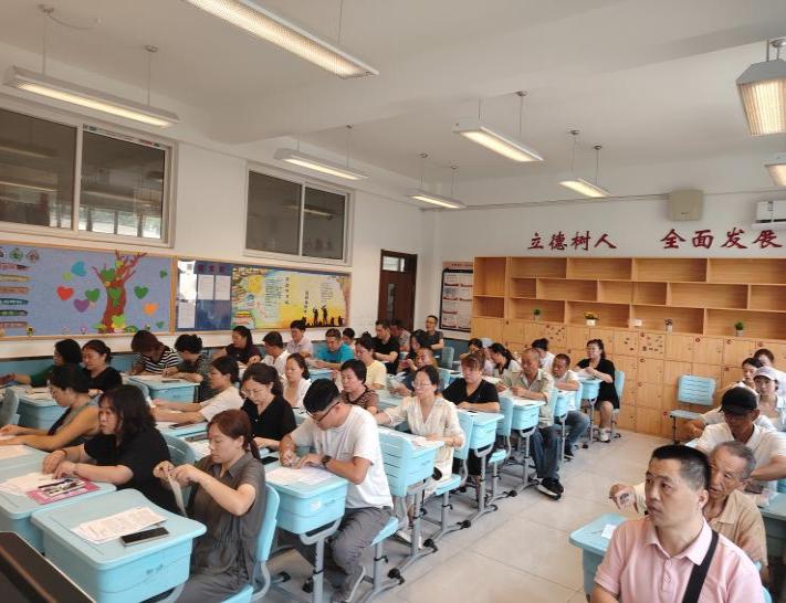 25级6班-从前往后拍，带所有家长正面照