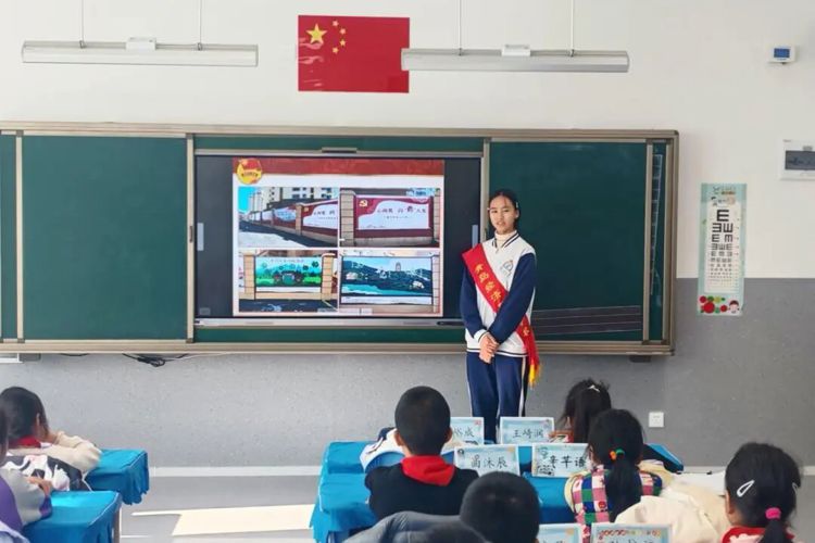 【经济快讯】汉藏故事传“红色”薪火，健康歌舞伴多彩童年——青岛经济职业学校汉藏同心宣讲团