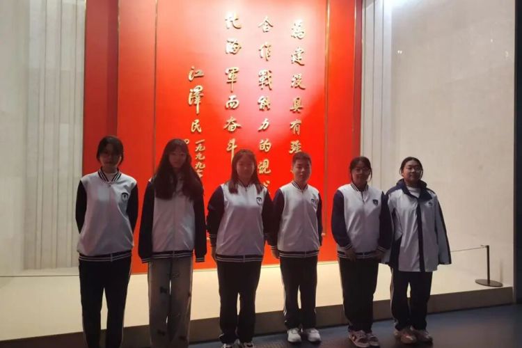 【经济快讯】赓续蓝色荣光 砥砺青春担当——青岛经济职业学校2025级6班团支部赴海军博物馆开展主题团日活动纪实