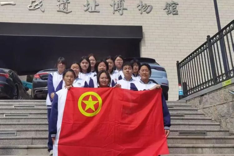 【经济快讯】清明祭英烈，行走践初心——青岛经济职业学校2025级6班团支部赴青岛一战遗址博物馆开展清明祭英烈活动