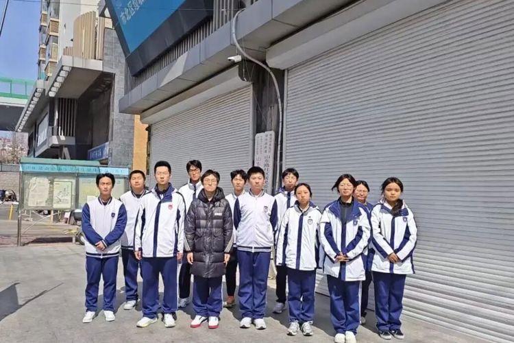 【经济快讯】学雷锋 做志愿 共同奋进“十五五”——我校“琢玉知行”志愿团高一、高二商务班和高一13西藏班开展学雷锋志愿活动纪实