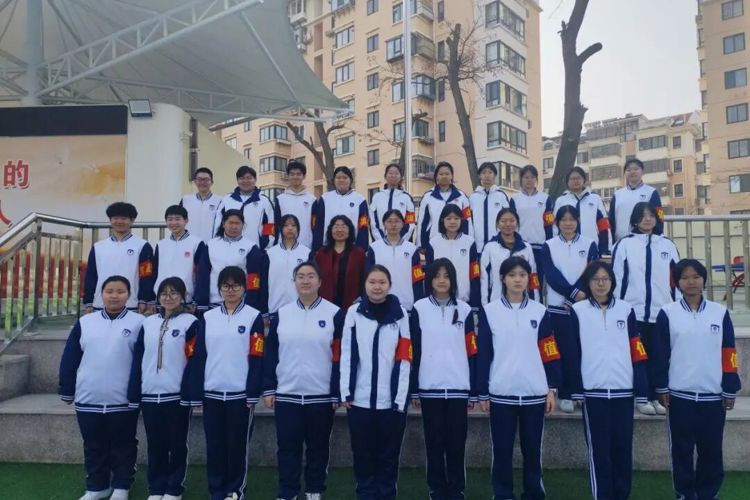 【经济快讯】润玉致美践初心，劳动铸魂展风采——青岛经济职业学校2025级2班值周工作圆满收官