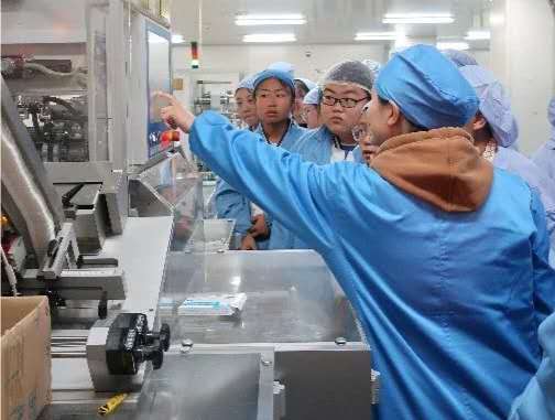 1.企业专家实践教学