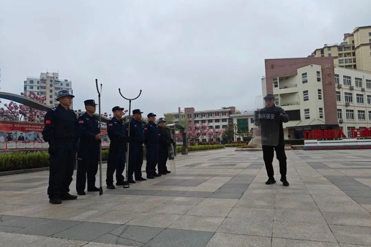 【经济安全】抓实安保部署 锤炼应急能力——青岛经济职业学校召开安保工作会议并开展防汛防暴恐演练