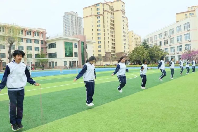 【经济快讯】劲玉砺锋芒，静力显从容——青岛经济职业学校开展校园吉尼斯个人挑战赛