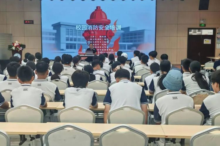 【经济安全】警钟长鸣防隐患&nbsp;实操演练护校园——青岛经济职业学校开展消防安全讲座与实操演练